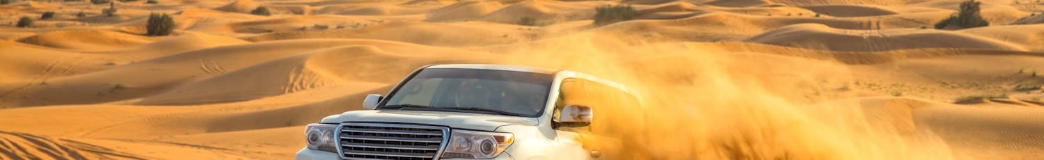 Hurtig bil i ørkenen.